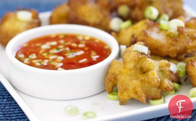 Prăjituri de Crab și porumb cu sos de scufundare cu ardei iute