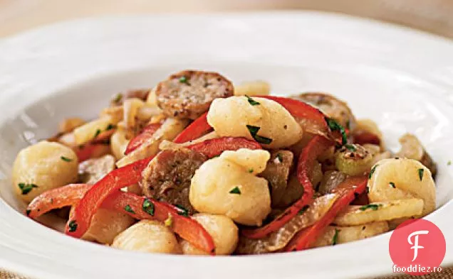 Gnocchi cu cârnați de pui, ardei gras și fenicul