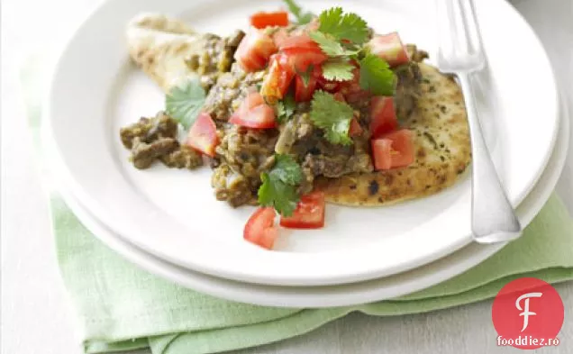 Carne tocată indiană cu salată proaspătă de roșii