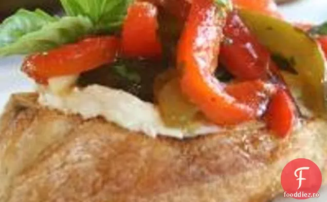 Bruschetta De Ardei Roșu Prăjit Și Brânză De Capră