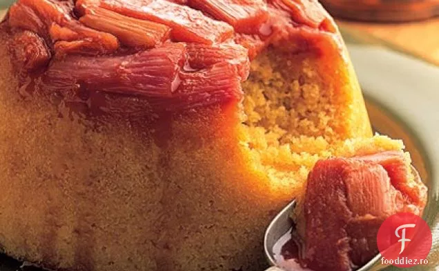 Budincă aburită cu rubarbă