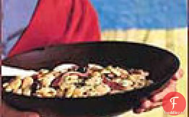 Salată de fasole albă și ardei roșu cu sos de nuci de pin