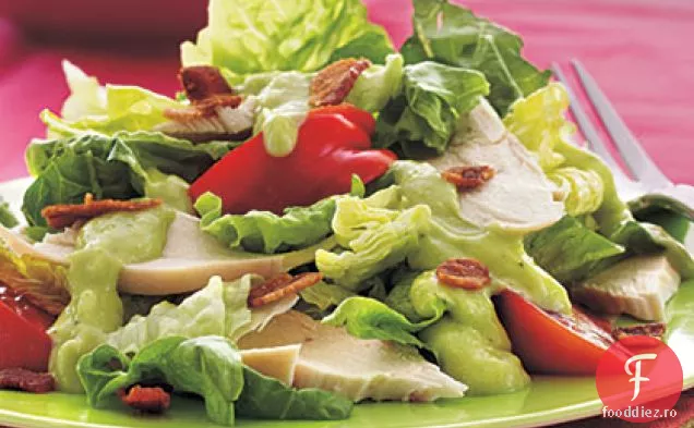 Salată de pui BLT cu sos cremos de pepene galben cu coarne de Avocado