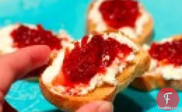 Crostini Cu Brânză De Capră Cu Marmeladă De Portocale Și Piper Negru