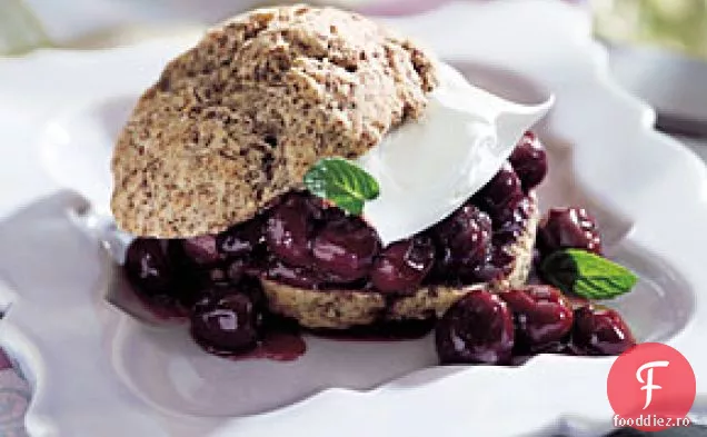 Shortcakes de cireșe-ciocolată cu frișcă Kirsch