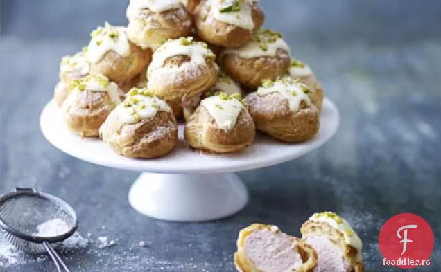 Zmeură, ciocolată albă și profiterole de fistic