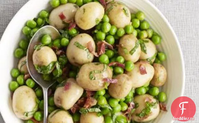 Salată de mazăre, pancetta și cartofi