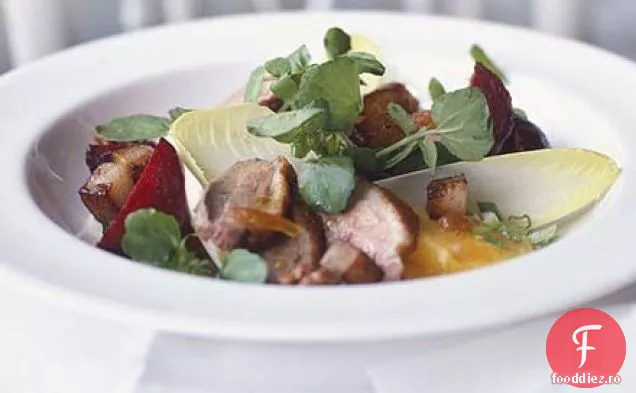 Salată caldă de rață cu sos de nuci și portocale