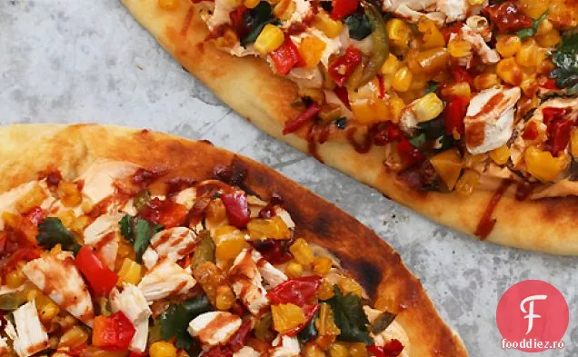Pizza Prăjită Cu Pui Și Legume Chipotle