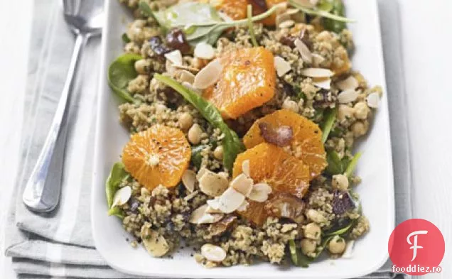 Salată de grâu Bulgur, curmale și clementine