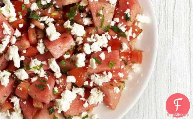 Salată de roșii, pepene verde și feta cu sos de mentă