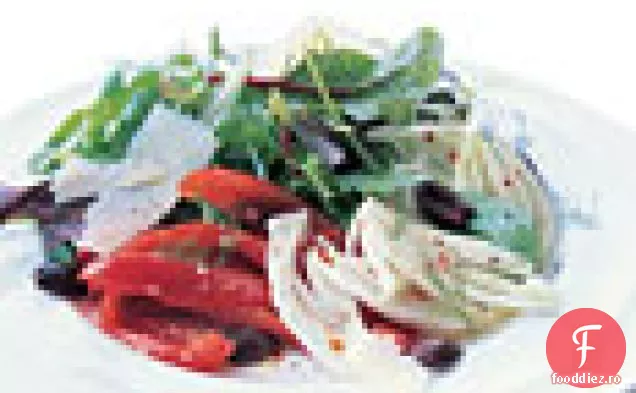 Salată de ardei gras roșu prăjit și fenicul