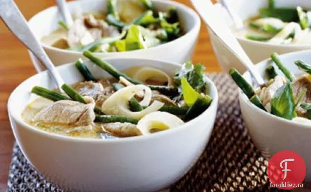Curry de porc roșu cu fasole verde