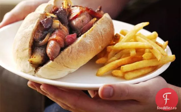 Hotdogs cu ceapă prăjită lipicioasă