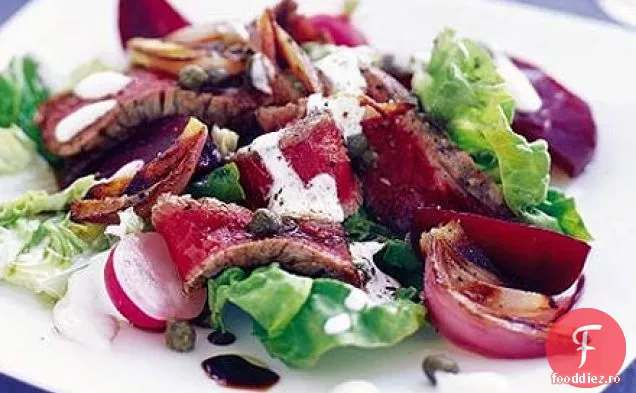 Platou de salată de vită și sfeclă roșie
