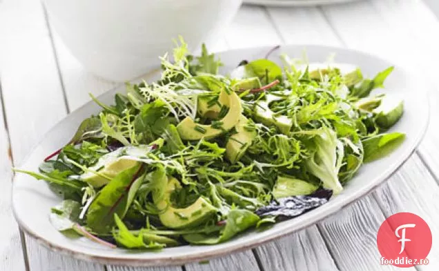 Salată verde cu avocado