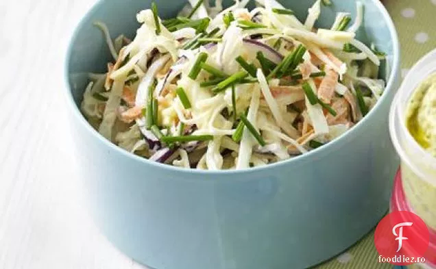 Salată de varză cu brânză și arpagic