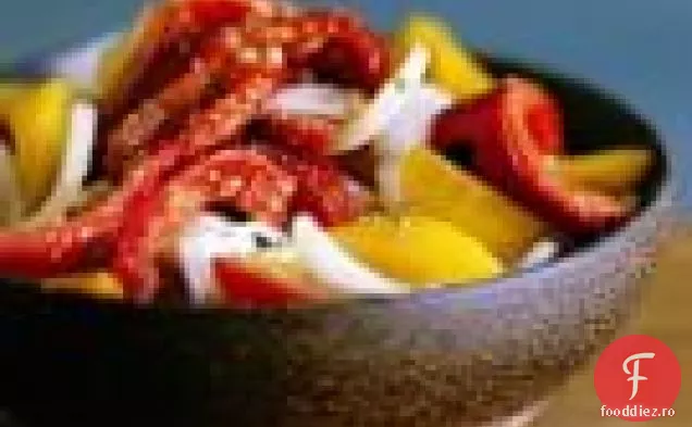 Ardei Roșu La Grătar, Ceapă Dulce Și Salată De Roșii