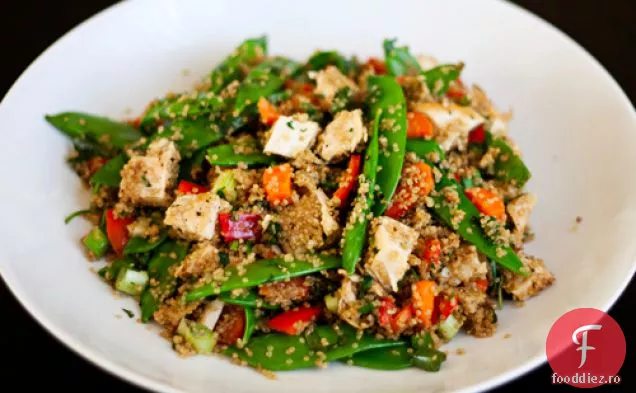 Quinoa se amestecă cu legume și pui