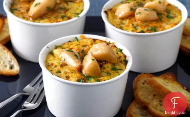 Mămăligă la cuptor cu usturoi și parmezan Crostini