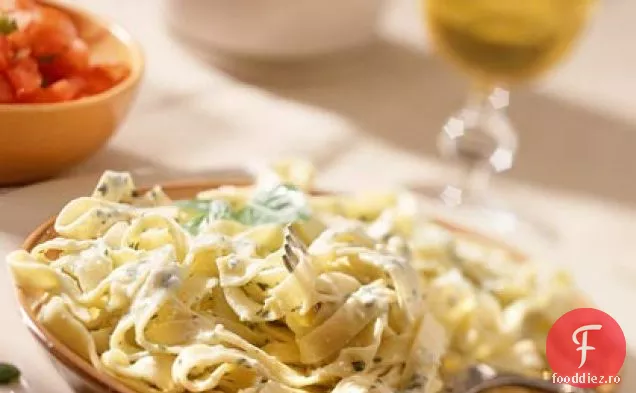 Fettuccine cu sos cremos de busuioc-Pin