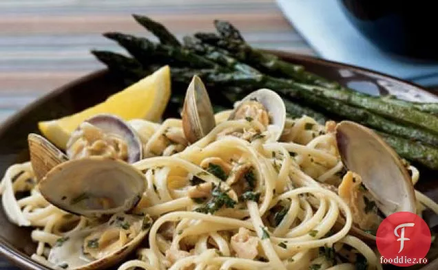 Linguine cu sos de scoici