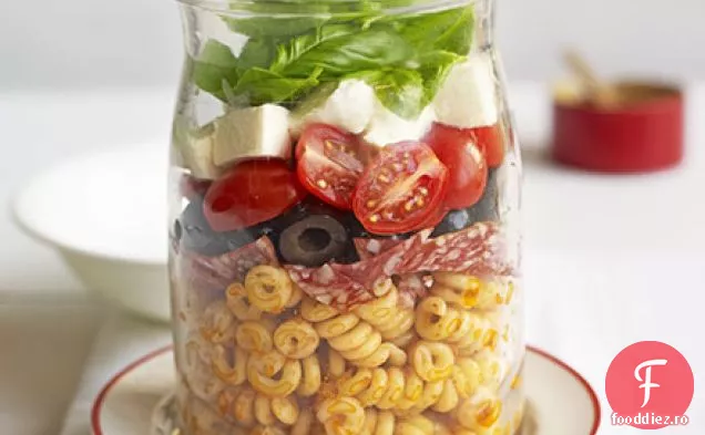 Salată de paste Pizza