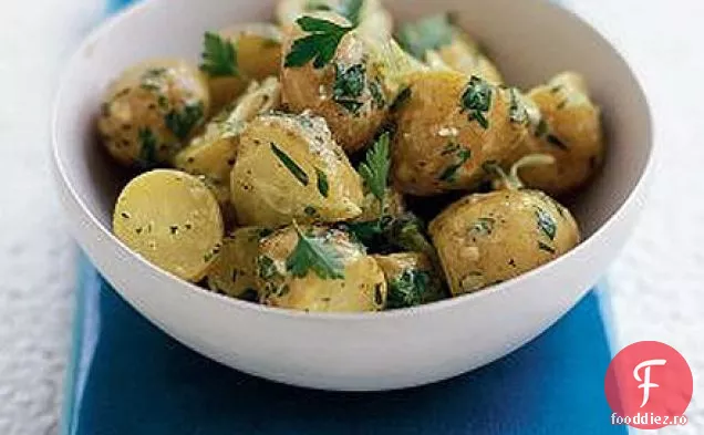 Salată caldă de cartofi