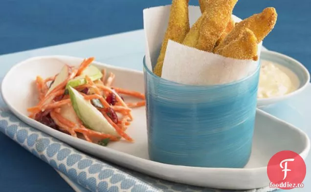 Crunchy pește bastoane cu morcov-mere Slaw