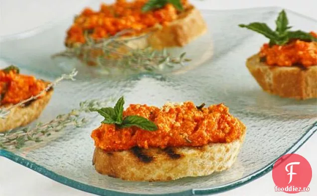 Ricotta Cremoasă Și Crostini De Ardei Gras