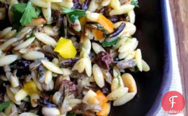 Salată De Orzo Și Orez Sălbatic