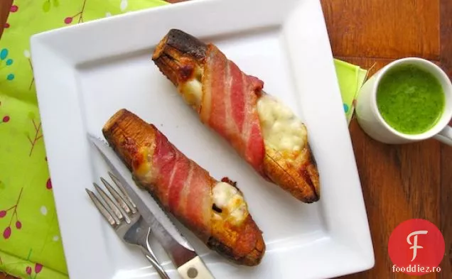 Pătlagine coapte cu slănină și brânză (Platanos Asados con Tocineta y Queso)