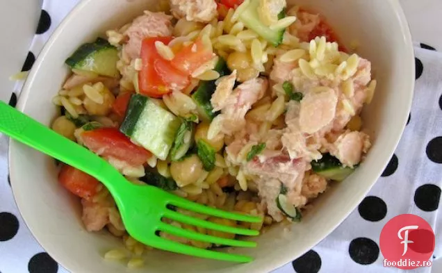 Salată de ton, năut și Orzo