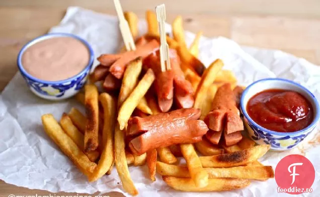 Salchipapas (cartofi prăjiți și Hot Dog)