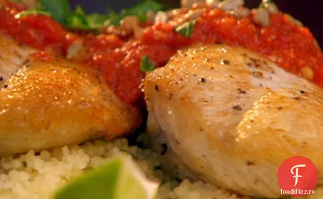 Pește de pisică prăjit cu sos de Lime de ardei roșu prăjit și semințe de floarea soarelui prăjite