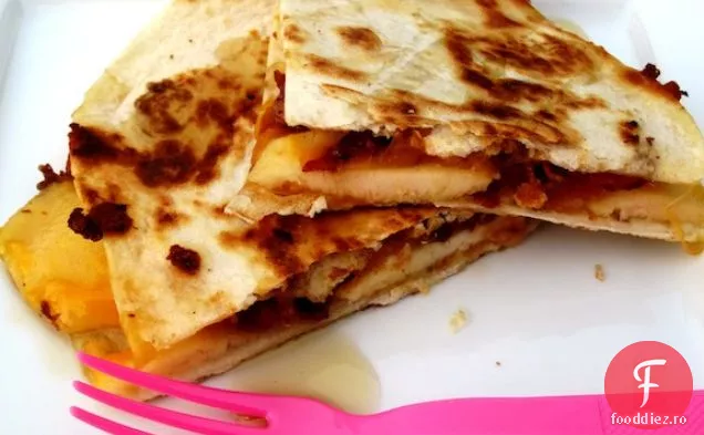 Bacon-măr și Cheddar Quesadilla