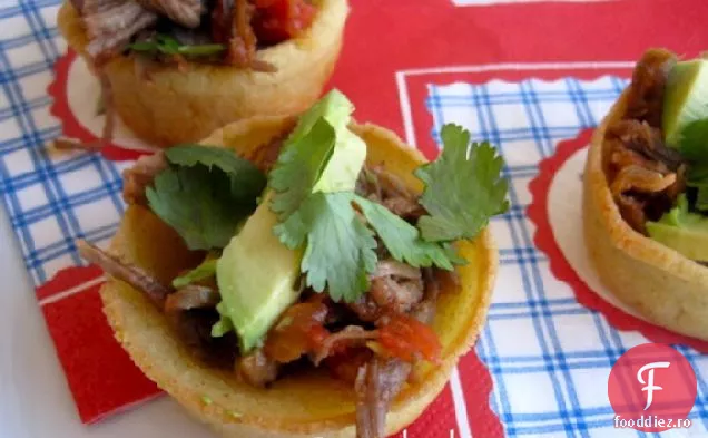 Mușcături de Arepa cu carne de vită mărunțită și Avocado