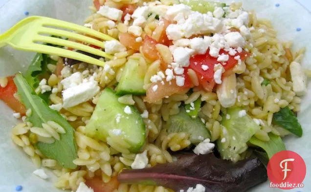 Salată simplă de Orzo și Feta