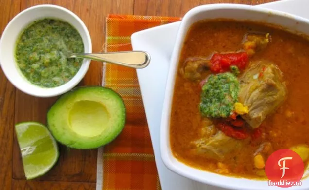 Sango o Cus-Cus (carne de porc, cartofi și supă de Hominy)