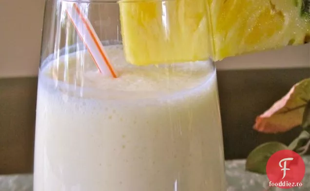 Băutură de nucă de cocos și ananas potrivită pentru copii