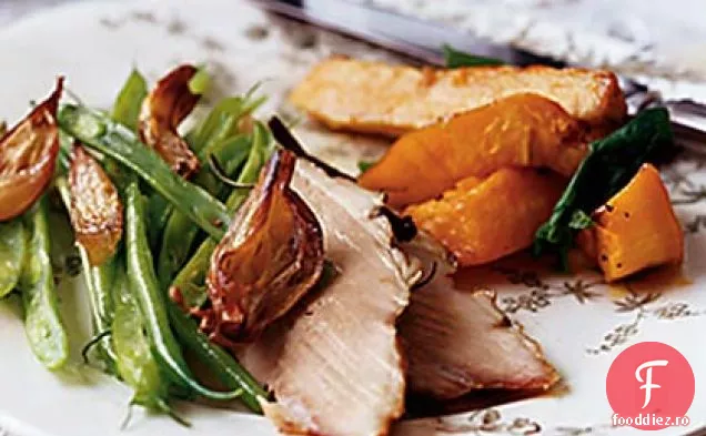 Șuncă proaspătă cu cuișoare și ananas la grătar