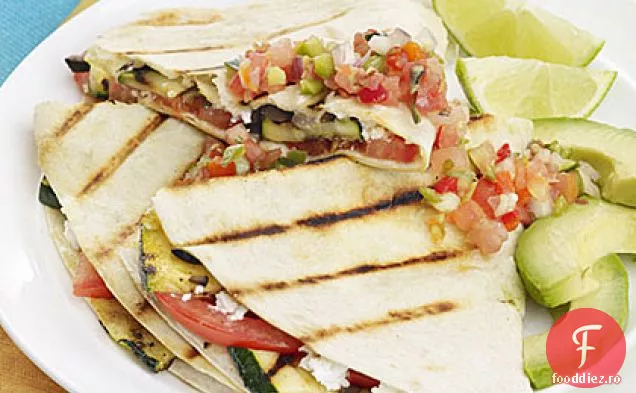 Quesadillas de dovlecei, roșii și brânză de capră la grătar