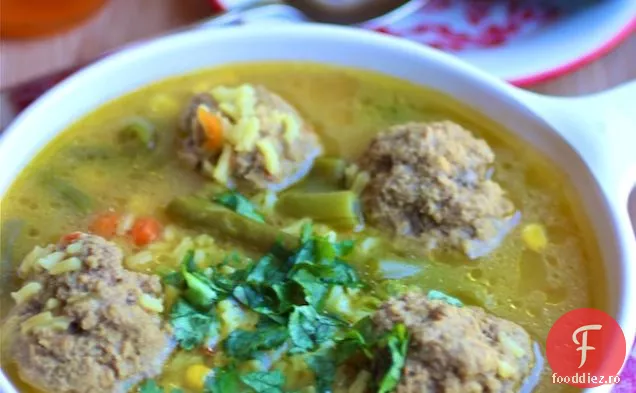 Ciorbă de chifteluțe și orez (Sopa De Arroz con alb și negru)