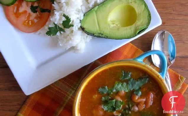 Frijoles con Coles (supă de fasole cu verdeață)