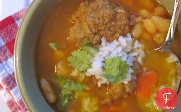 Sopa de Frijoles Blancos con Alb 69ndigas (supă de fasole albă și chiftele)