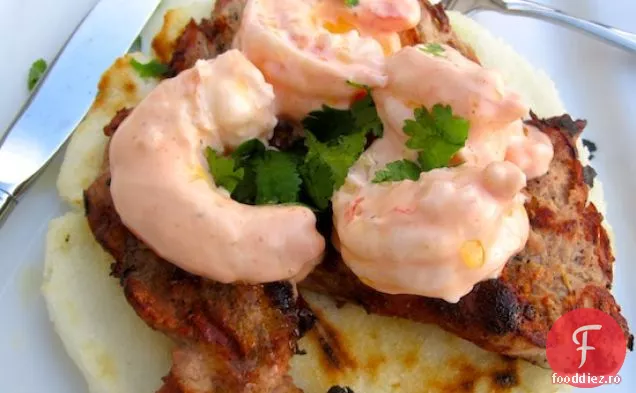 Arepa con Cerdo y Camarones (Arepa cu carne de porc și creveți)