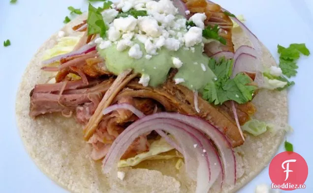 Tacos de porc mărunțit cu sos jalape-coriandru