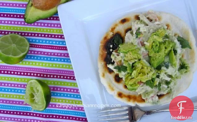 Arepa Reina Pepiada (Arepa cu pui mărunțit și Avocado)