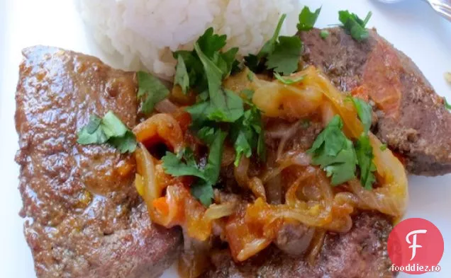 Higado con Salsa Criolla (ficat cu sos creol)