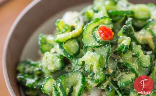 Castravete răcit cu bulion de Miso de susan peste orez (hiyashijiru)